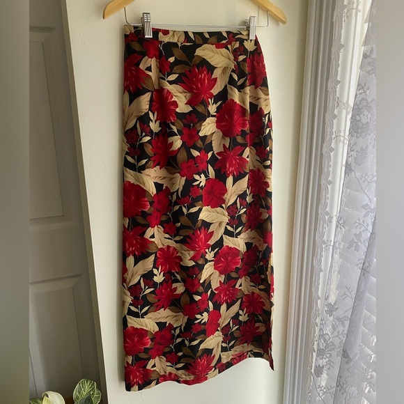 Vintage Briggs Floral Red & Black Skirt Size Medium Stretch Waist Midi Pencil - Picture 1 of 7